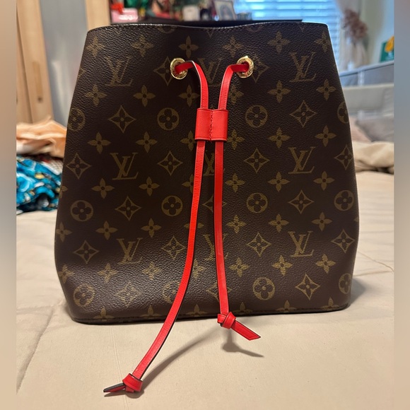 SOLD Louis Vuitton NeoNoe Monogram Bucket Bag - Picture 2 of 9